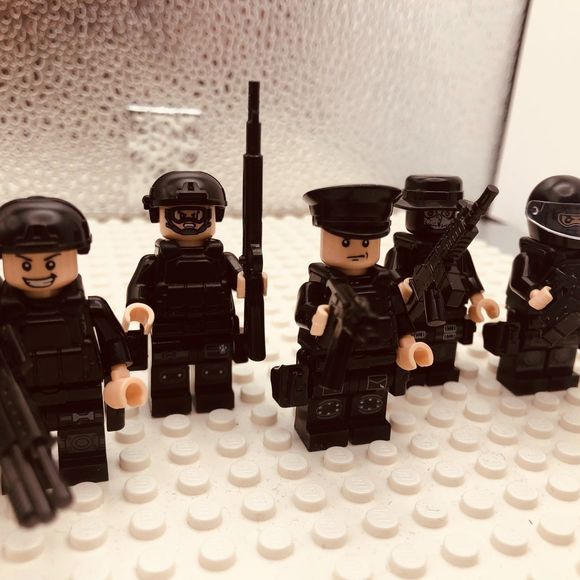 Minifigures LOT SWAT vs Terrorists 16 Minifgures and accessories LEGO compatible - Picture 8 of 10